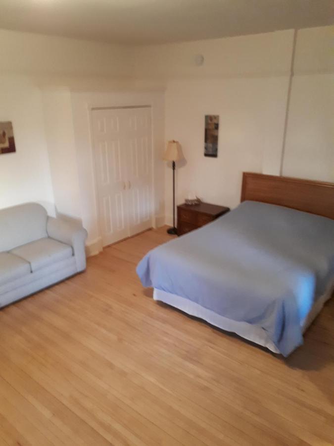 Dans Les Draps De Morphee Bed & Breakfast Кампбелтън Екстериор снимка