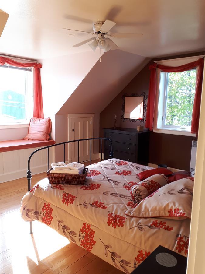 Dans Les Draps De Morphee Bed & Breakfast Кампбелтън Екстериор снимка