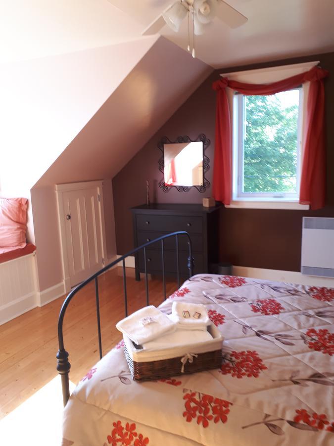 Dans Les Draps De Morphee Bed & Breakfast Кампбелтън Екстериор снимка