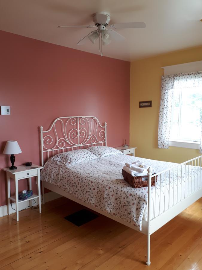 Dans Les Draps De Morphee Bed & Breakfast Кампбелтън Екстериор снимка